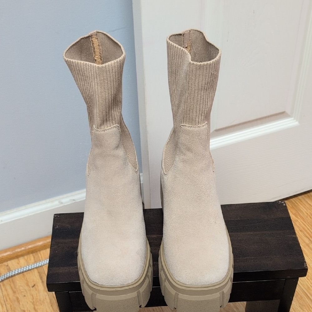 Steve Madden Liberti Suede Beige Platform Heeled Sock Boots Size 9M - Picture 2 of 8